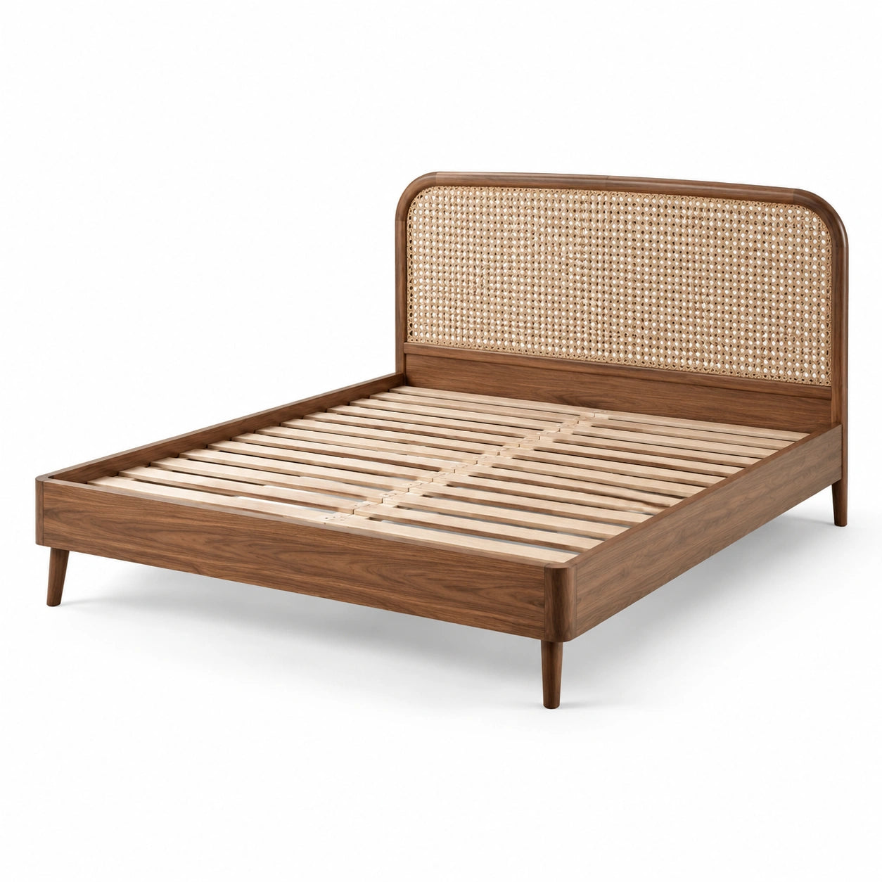 Cama doble de madera y ratán trenzado